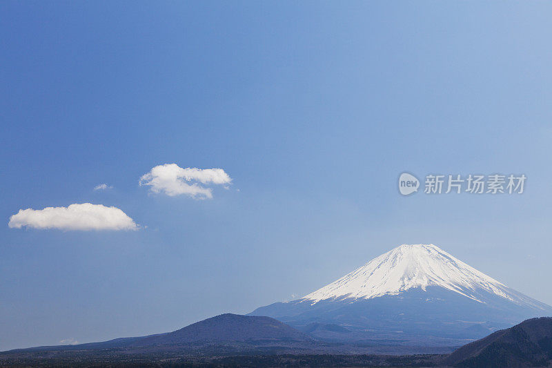 富士山与云