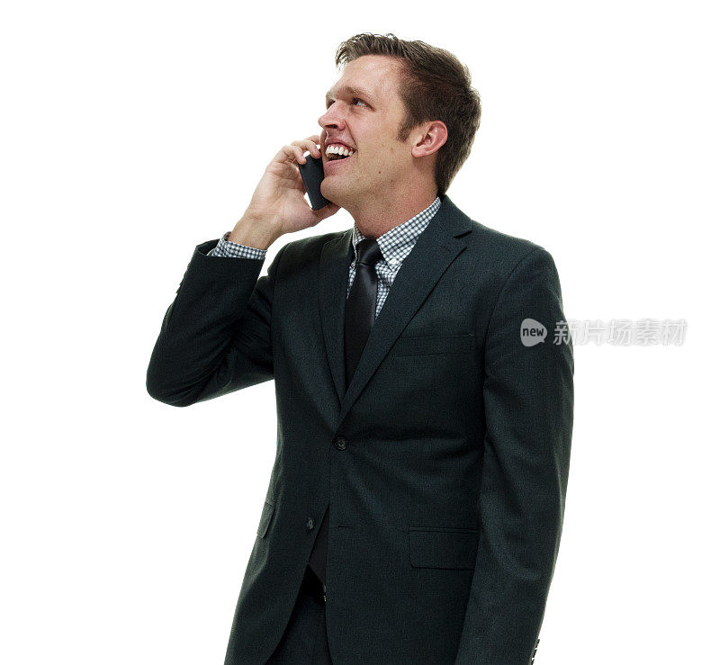 微笑的商人在电话中交谈