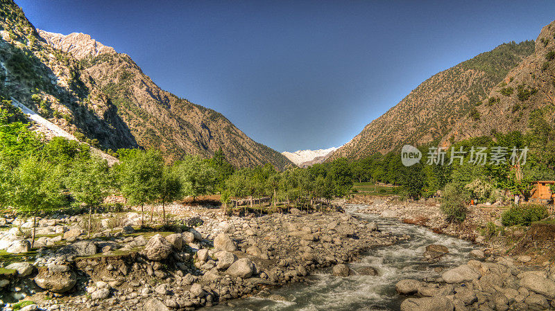 巴基斯坦兴都库什邦吉德拉尔的班伯特河和卡拉什山谷