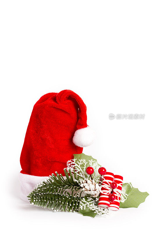 圣诞老人的红帽子。孤立在白色