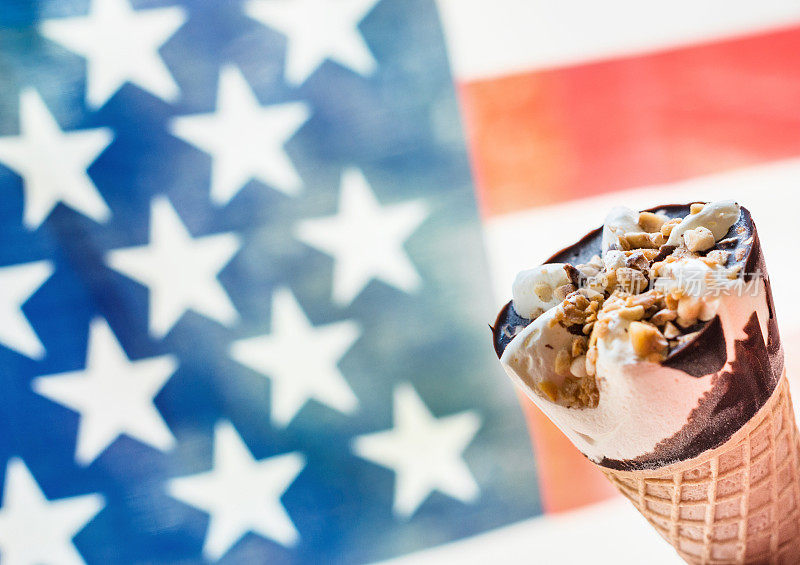 夏季冰淇淋对抗美国国旗