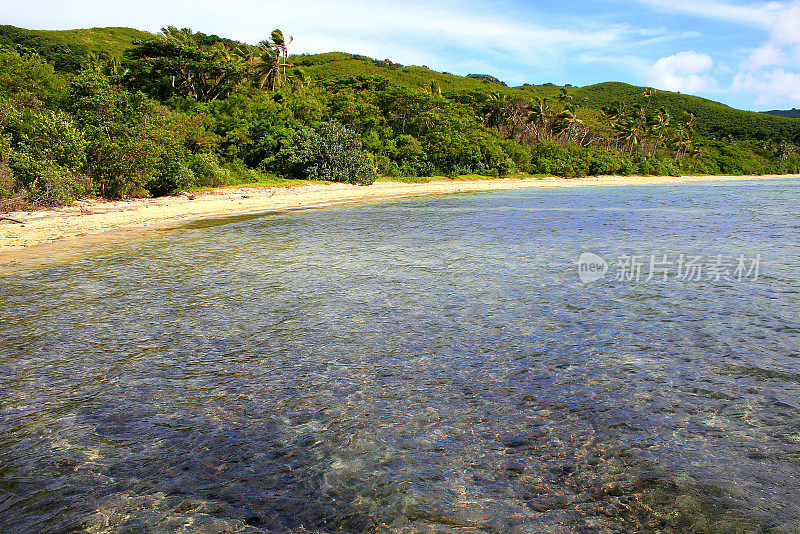 天堂:斐济亚萨瓦群岛，废弃的绿松石棕榈海滩和珊瑚礁