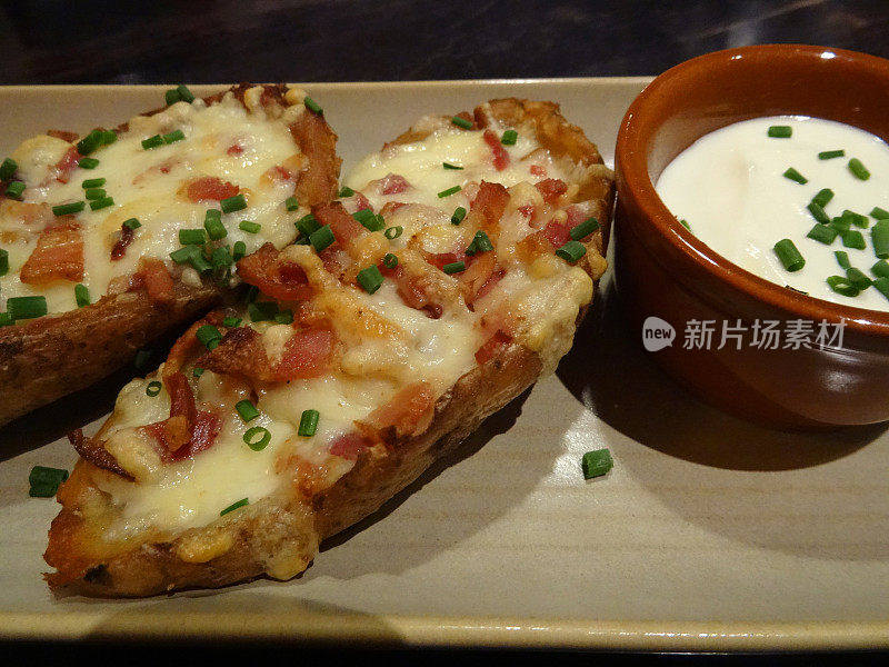 德墨美食，土豆皮，杰克芝士，培根，酸奶油