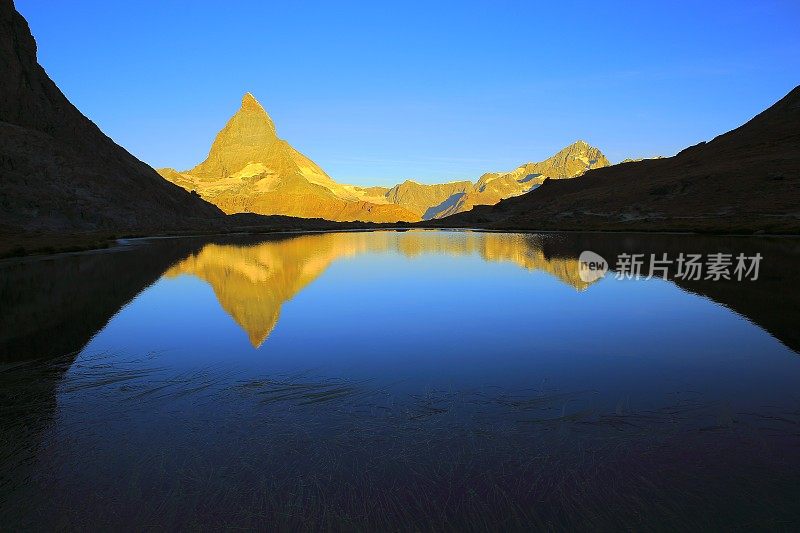 马特洪湖镜面反射，宁静的日出景观，瑞士阿尔卑斯山