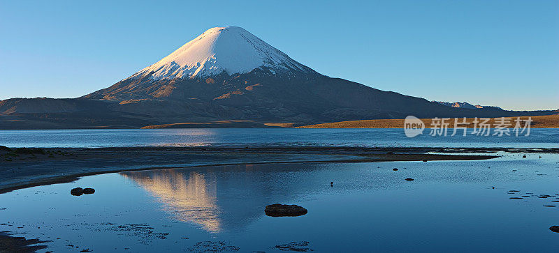 智利劳卡国家公园的帕里纳科塔火山