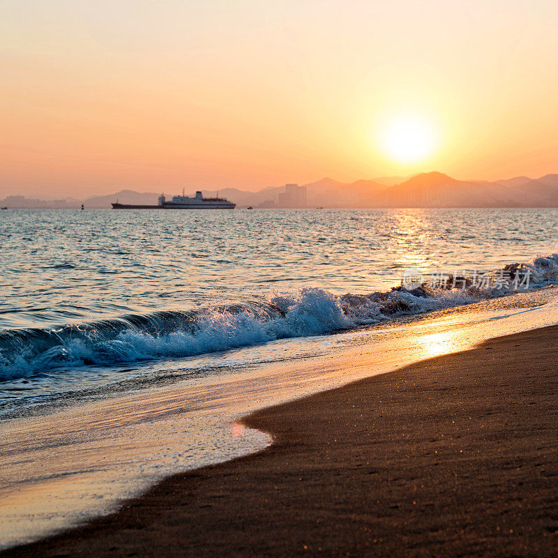 海滩日落时