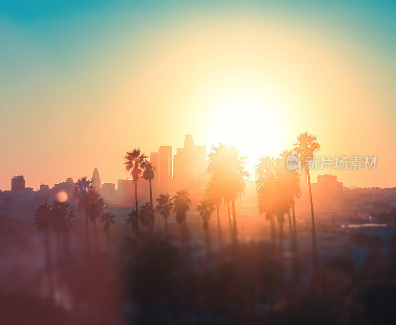 日落时分的洛杉矶市中心