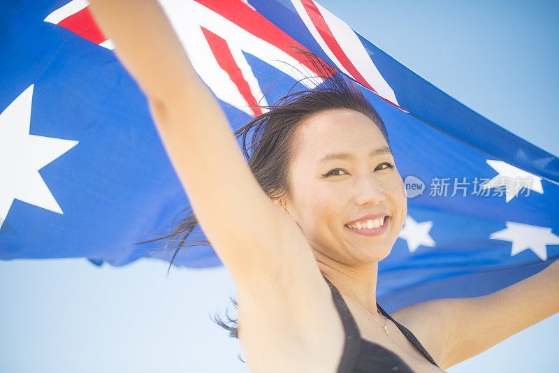 骄傲的混合种族澳大利亚年轻女子