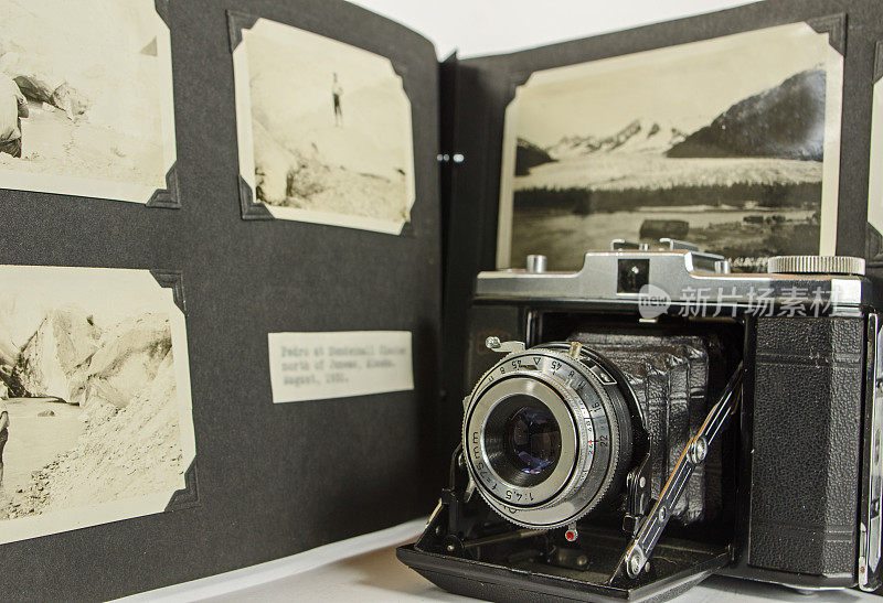 古董风箱相机和古董相册