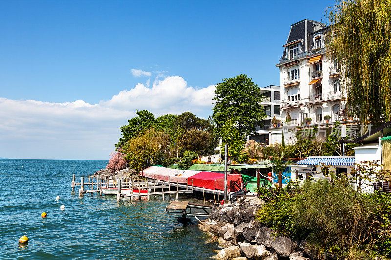 风景如画的公寓俯瞰瑞士蒙特勒的日内瓦湖