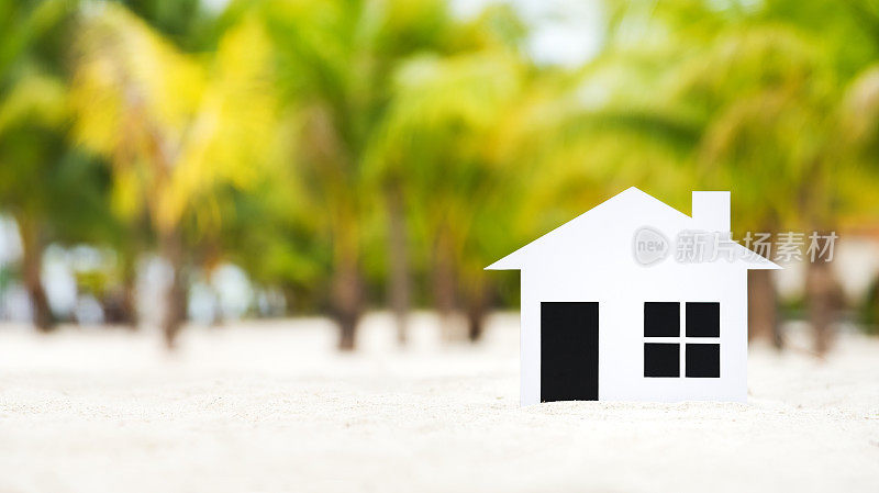 热带海滩上的小房子