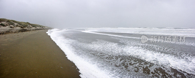 在海上风暴