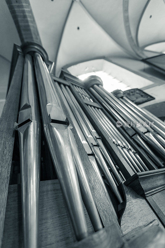 教堂里的古老管风琴