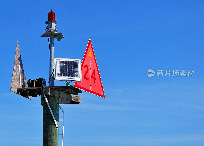 左海岸间(海岸内)航道标志