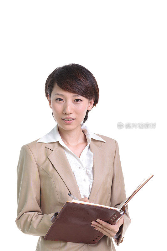 年轻的亚洲商业女性拿着文件夹