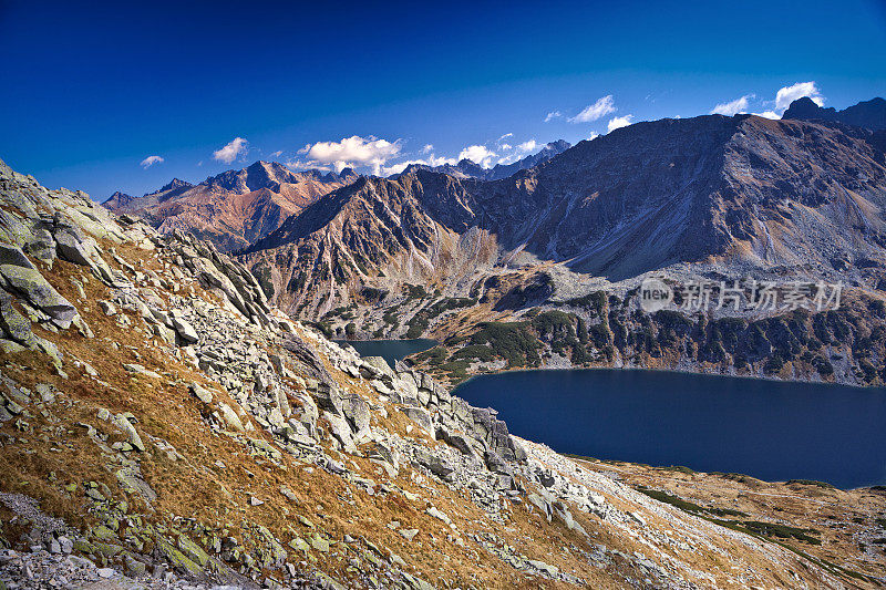 Tatra。波兰五池塘谷。