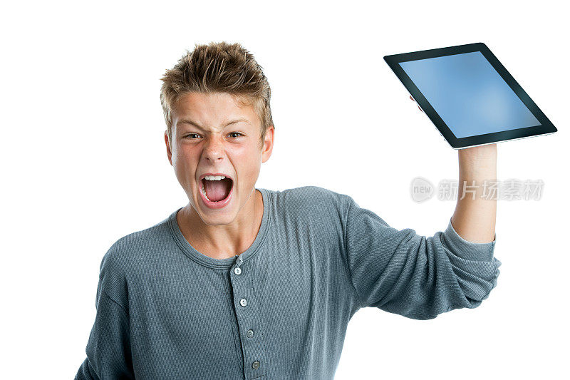 愤怒的青少年要砸平板电脑了。