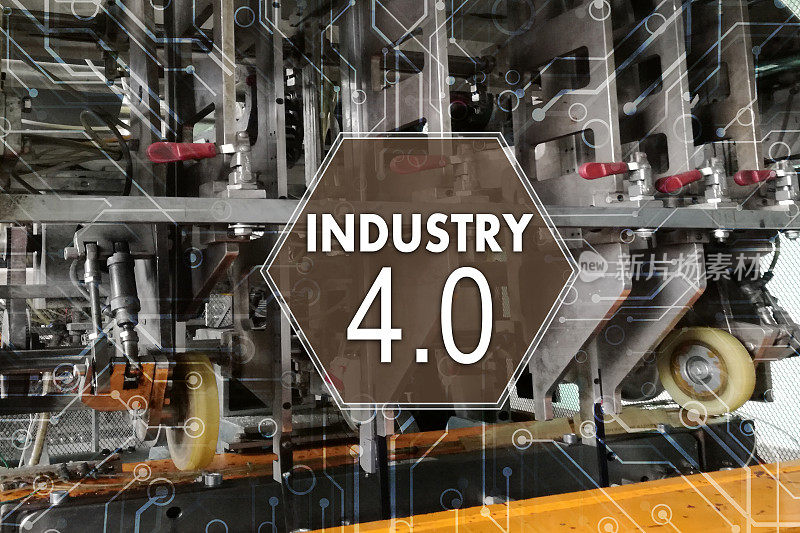 工业4.0概念。工厂解决方案，制造技术，生产自动化。以生产聚丙烯、聚苯乙烯、pet的设备为背景。