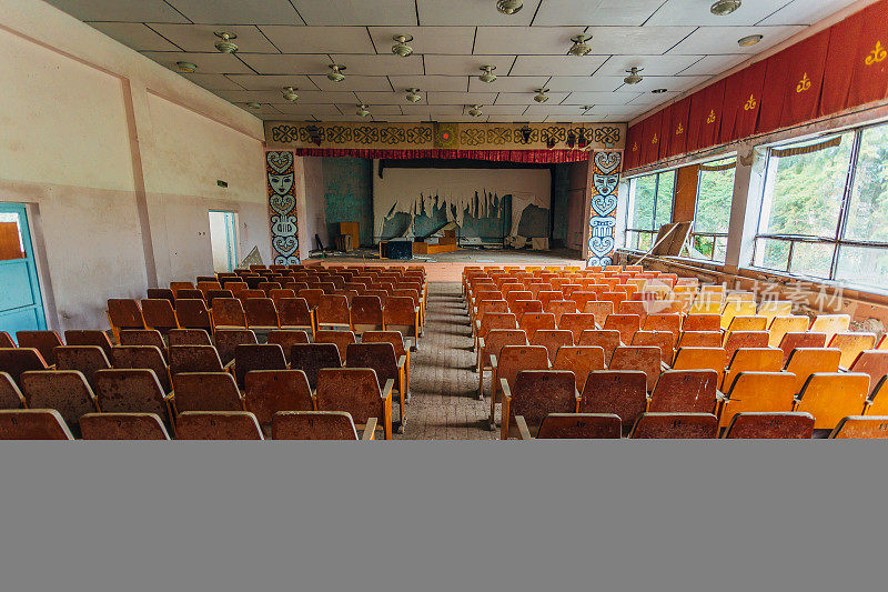废弃的前苏联电影院礼堂