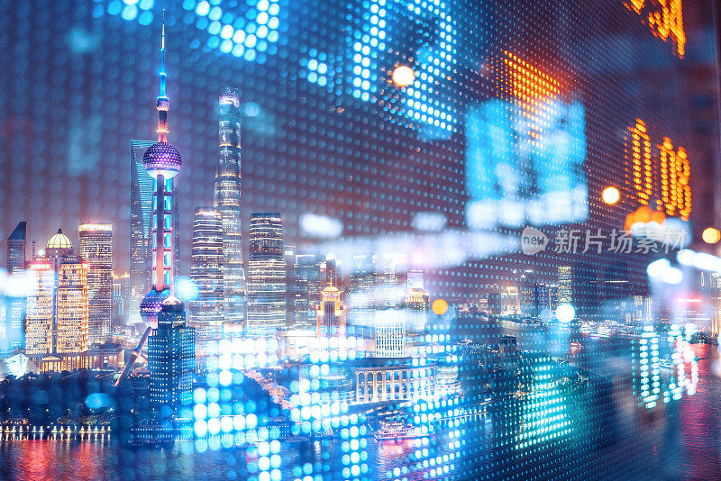 金融数据和上海天际线的双重曝光
