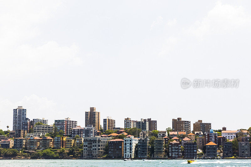 城市海岸线，美丽的悉尼郊区，背景与复制空间