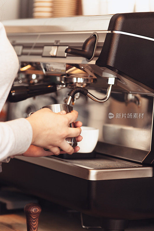 咖啡师，咖啡，煮咖啡，准备和服务理念