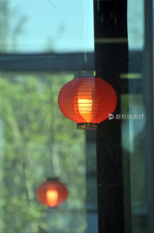 橱窗里的中国灯笼