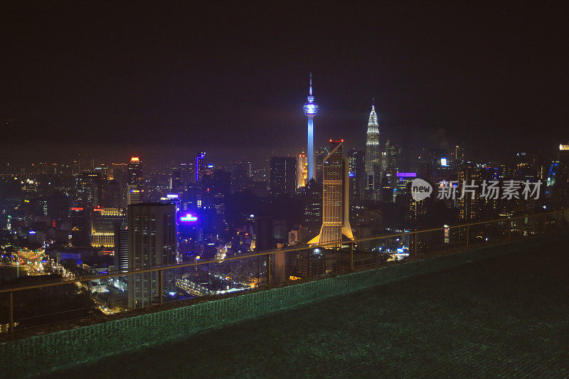 吉隆坡，马来西亚的屋顶夜景全景