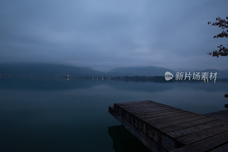 湖边的黄昏