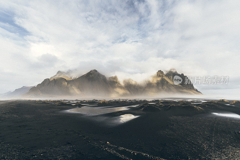 韦斯特拉霍恩山脉的海景