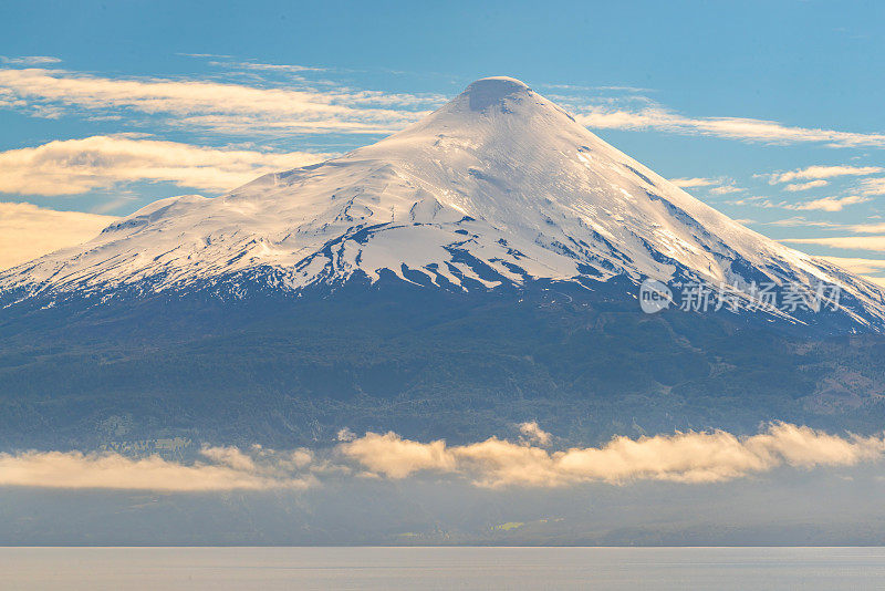 从Frutillar看到的火山奥索尔诺