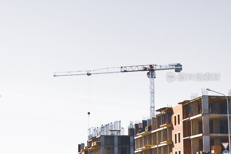 新的建筑和建筑起重机