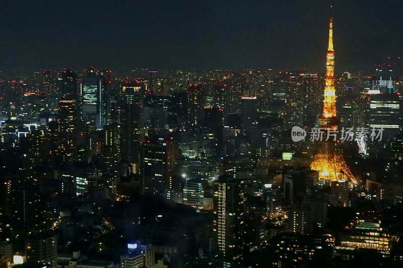 照亮东京冬季天际线，日本东京塔