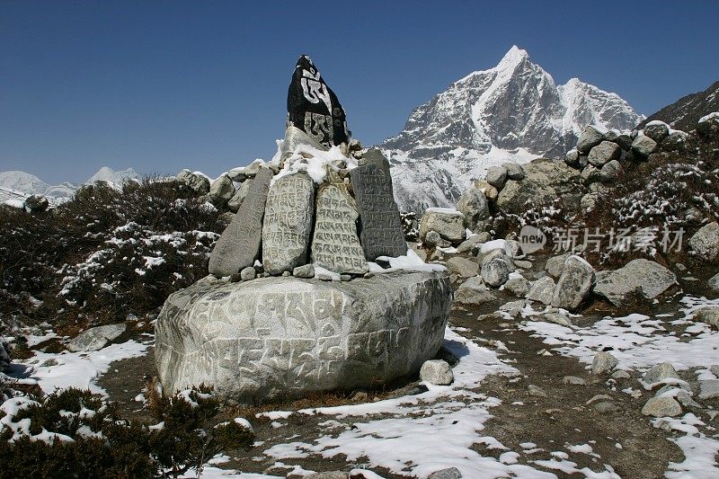 在楚雄山谷的祈祷石