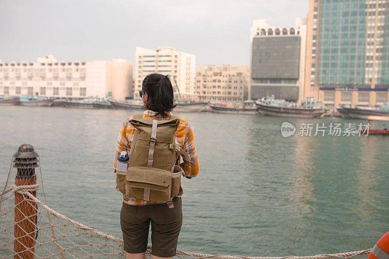 亚洲女人在迪拜旅行，阿拉伯联合酋长国