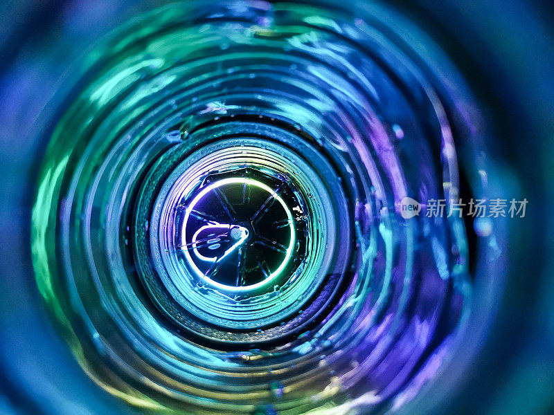 多彩的螺旋隧道漩涡图案