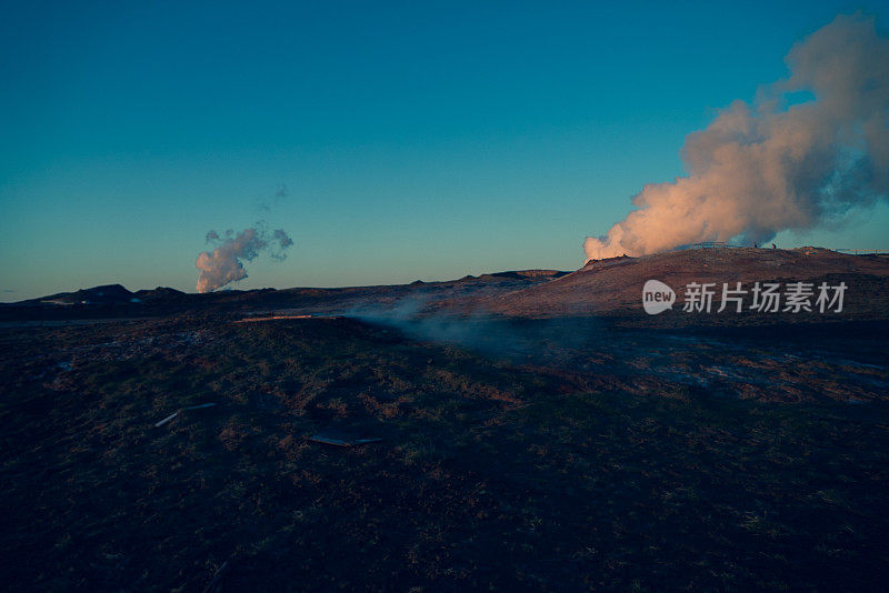 Hverarond地热区域。嘶嘶的蒸汽喷口