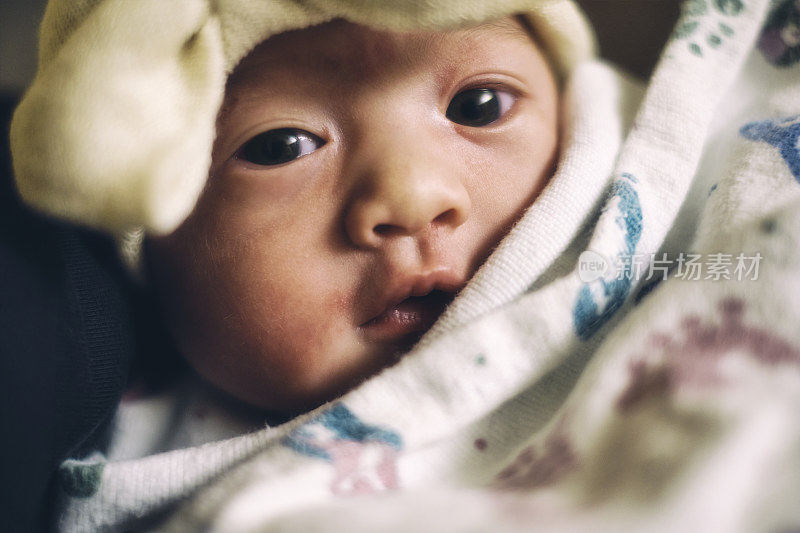 新出生的日裔美国婴儿