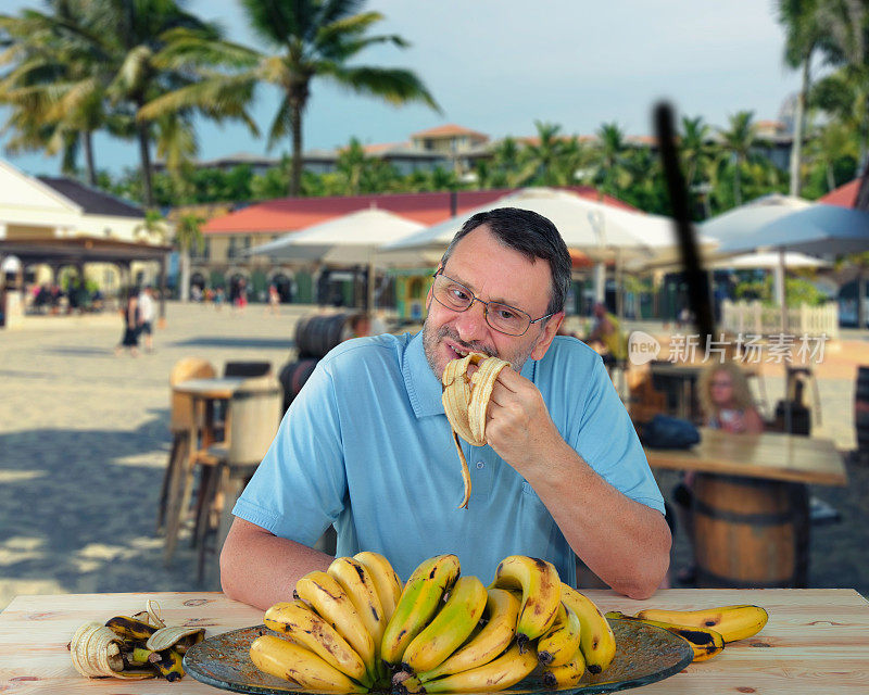 一串香蕉能让这个成熟的男人瞬间焕发活力。
