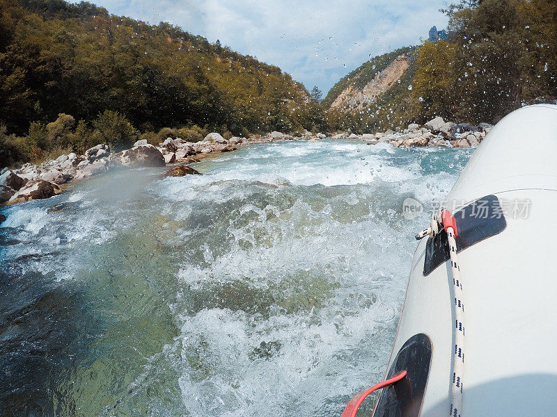 在塔拉河漂流