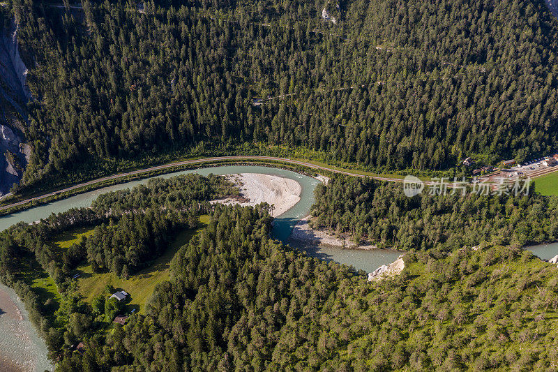 瑞士莱茵河上方的无人机视图