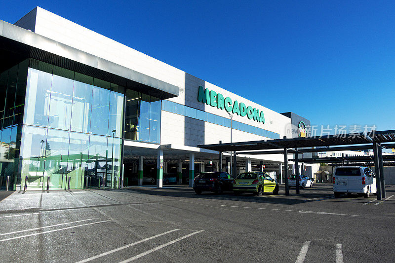 西班牙法恩斯特拉的梅尔卡多纳超市。梅尔卡多纳是西班牙和葡萄牙很受欢迎的连锁超市