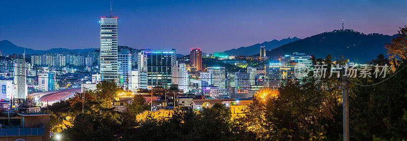 霓虹夜城市高层城市景观摩天大楼天际线全景韩国首尔