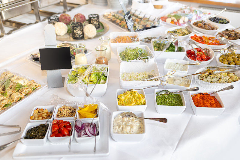 酒店厨房的自助餐