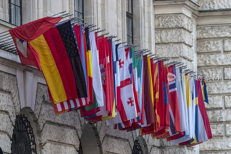 维也纳悬挂着各种县旗