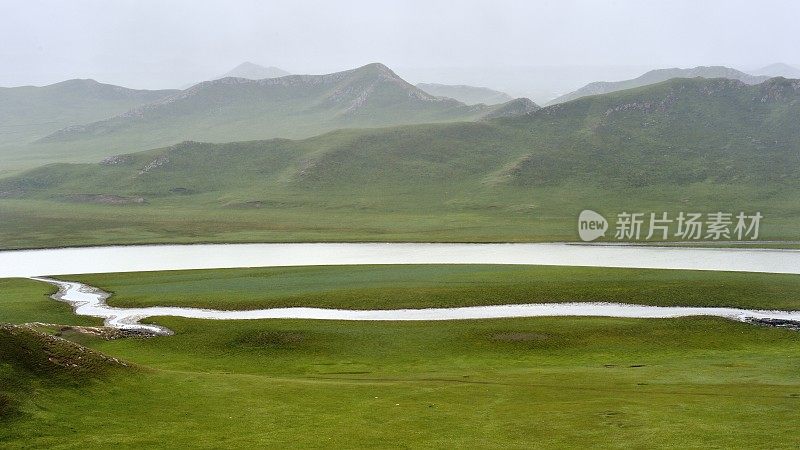 巴音布鲁克草原上的河流