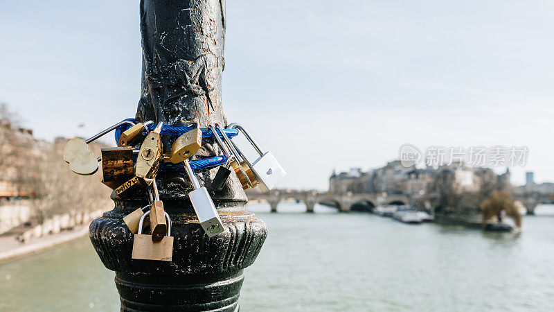 巴黎的爱情挂锁