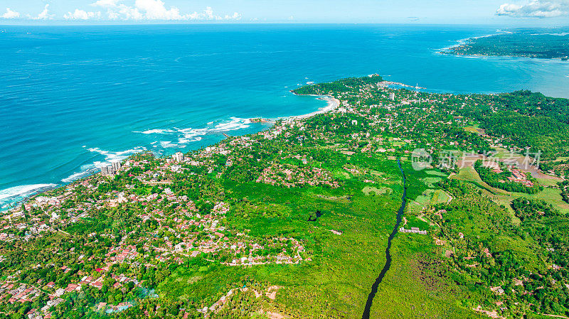 鸟瞰加拉杜加加湖和米丽莎海滩，斯里兰卡