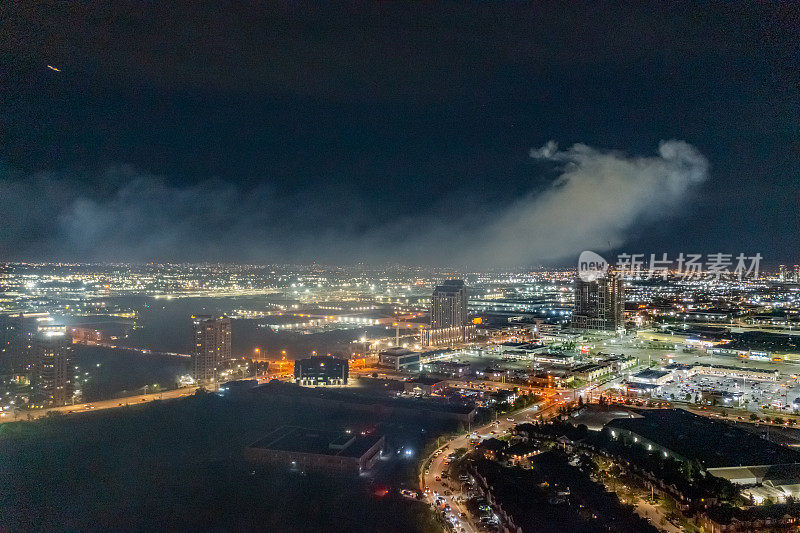 维多利亚白天夜晚的空中城市景观，沃恩，安大略省