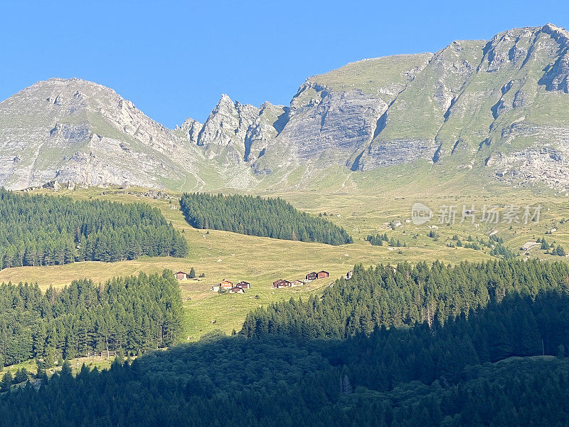 日出的山村